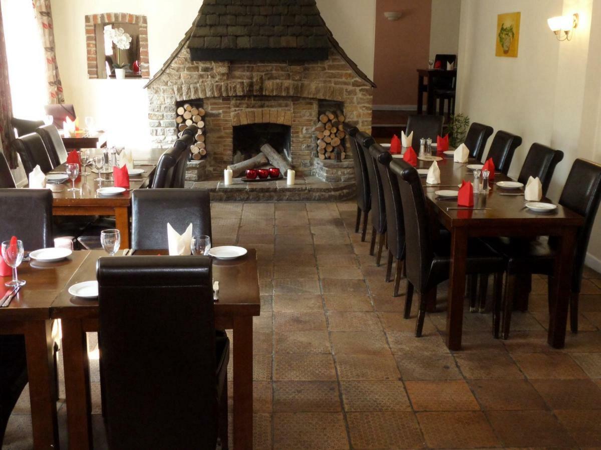 The Poachers Inn Piddletrenthide Esterno foto