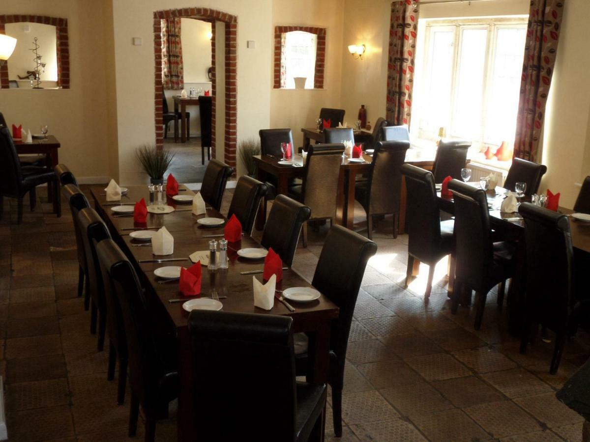 The Poachers Inn Piddletrenthide Esterno foto