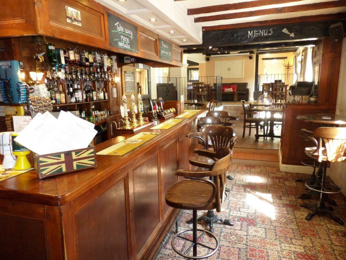 The Poachers Inn Piddletrenthide Esterno foto